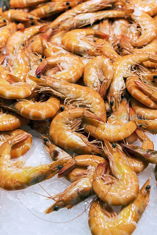 生虾背景与特写在La Boqueria市场，巴塞罗那